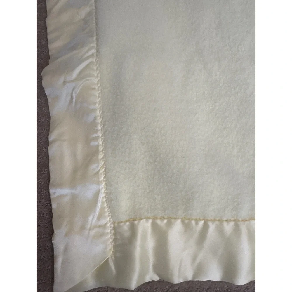 Vintage Yellow Fleece Baby Blanket with Wide Satin Ruffle Trim 36x48